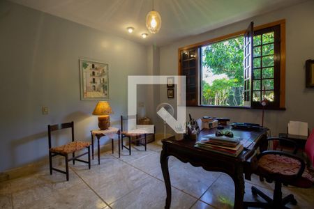 Casa à venda com 550m², 4 quartos e 5 vagasEscritório