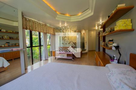 Casa à venda com 550m², 4 quartos e 5 vagasQuarto 1- Suíte