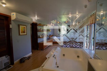 Casa à venda com 550m², 4 quartos e 5 vagasBanheiro da Suíte 1