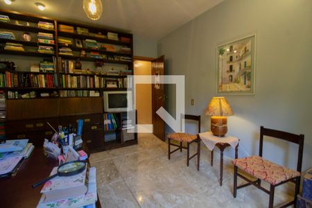 Casa à venda com 550m², 4 quartos e 5 vagasEscritório