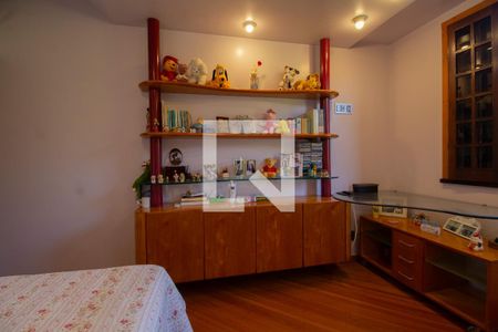 Casa à venda com 550m², 4 quartos e 5 vagasQuarto 2 - Suíte