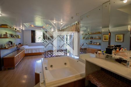 Casa à venda com 550m², 4 quartos e 5 vagasBanheiro da Suíte 1