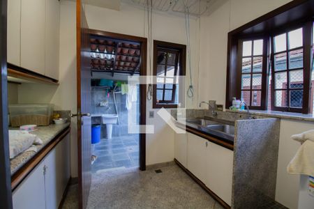 Casa à venda com 550m², 4 quartos e 5 vagasÁrea de Serviço