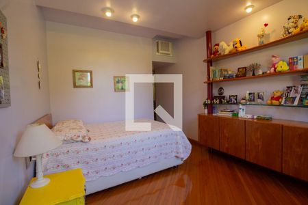 Casa à venda com 550m², 4 quartos e 5 vagasQuarto 2 - Suíte