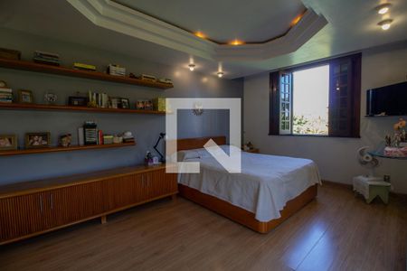 Casa à venda com 550m², 4 quartos e 5 vagasQuarto 1- Suíte