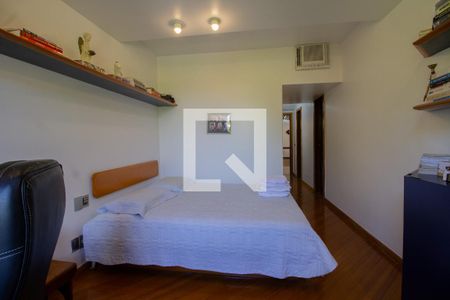 Casa à venda com 550m², 4 quartos e 5 vagasQuarto 3 - Suíte