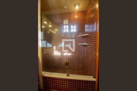 Casa à venda com 550m², 4 quartos e 5 vagasBanheiro da Suíte 2