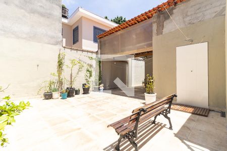 Casa à venda com 252m², 3 quartos e 3 vagas Casa à venda com 252m², 3 quartos e 3 vagasQuintal