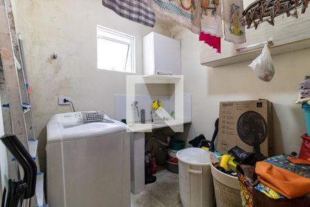 Casa à venda com 252m², 3 quartos e 3 vagas Casa à venda com 252m², 3 quartos e 3 vagasLavanderia