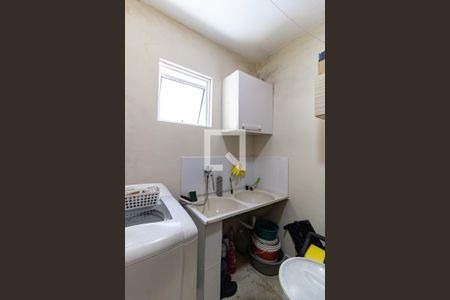 Casa à venda com 252m², 3 quartos e 3 vagas Casa à venda com 252m², 3 quartos e 3 vagasLavanderia