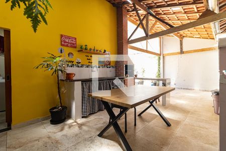 Casa à venda com 252m², 3 quartos e 3 vagas Casa à venda com 252m², 3 quartos e 3 vagasÁrea Gourmet