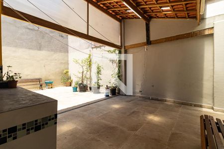 Casa à venda com 252m², 3 quartos e 3 vagas Casa à venda com 252m², 3 quartos e 3 vagasQuintal Coberto