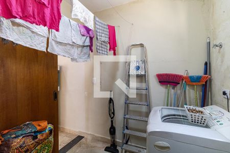 Casa à venda com 252m², 3 quartos e 3 vagas Casa à venda com 252m², 3 quartos e 3 vagasLavanderia