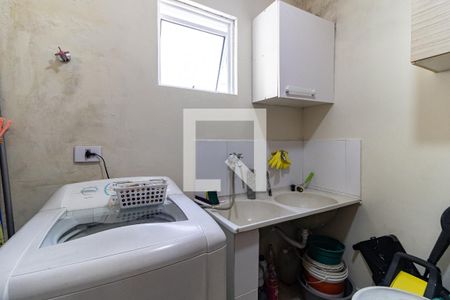 Casa à venda com 252m², 3 quartos e 3 vagas Casa à venda com 252m², 3 quartos e 3 vagasLavanderia