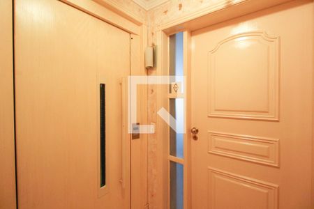 Apartamento à venda com 228m², 4 quartos e 4 vagas Apartamento à venda com 228m², 4 quartos e 4 vagasEntrada