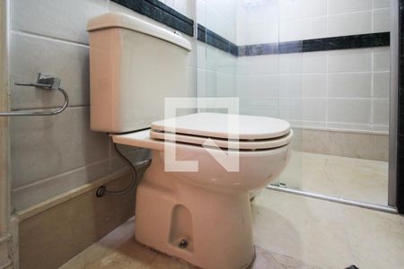 Apartamento à venda com 228m², 4 quartos e 4 vagas Apartamento à venda com 228m², 4 quartos e 4 vagasBanheiro 4