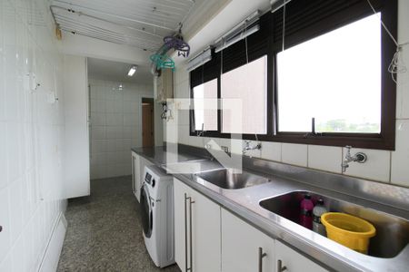 Apartamento à venda com 228m², 4 quartos e 4 vagas Apartamento à venda com 228m², 4 quartos e 4 vagasÁrea de Serviço