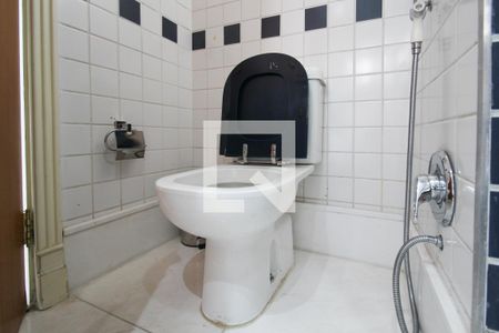 Apartamento à venda com 228m², 4 quartos e 4 vagas Apartamento à venda com 228m², 4 quartos e 4 vagasBanheiro 2