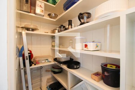 Apartamento à venda com 228m², 4 quartos e 4 vagas Apartamento à venda com 228m², 4 quartos e 4 vagasDespensa