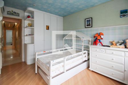 Apartamento à venda com 228m², 4 quartos e 4 vagas Apartamento à venda com 228m², 4 quartos e 4 vagasQuarto 2