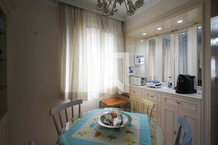 Apartamento à venda com 228m², 4 quartos e 4 vagas Apartamento à venda com 228m², 4 quartos e 4 vagasCopa