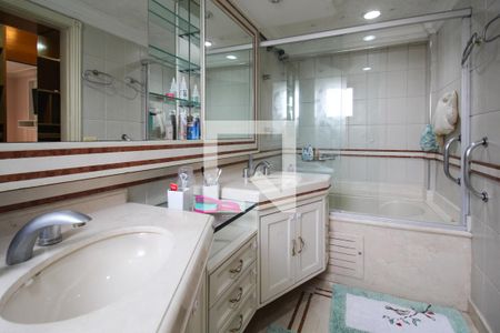 Apartamento à venda com 228m², 4 quartos e 4 vagas Apartamento à venda com 228m², 4 quartos e 4 vagasBanheiro