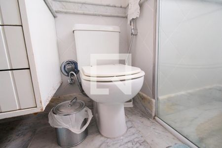 Apartamento à venda com 228m², 4 quartos e 4 vagas Apartamento à venda com 228m², 4 quartos e 4 vagasBanheiro 3