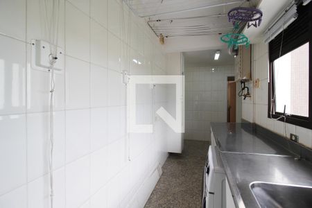 Apartamento à venda com 228m², 4 quartos e 4 vagas Apartamento à venda com 228m², 4 quartos e 4 vagasÁrea de Serviço