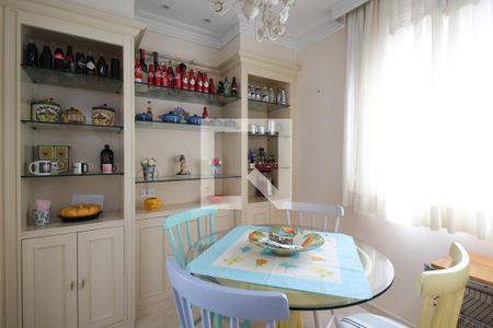 Apartamento à venda com 228m², 4 quartos e 4 vagas Apartamento à venda com 228m², 4 quartos e 4 vagasCopa