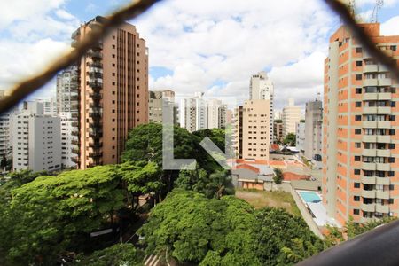 Apartamento à venda com 228m², 4 quartos e 4 vagas Apartamento à venda com 228m², 4 quartos e 4 vagasVista