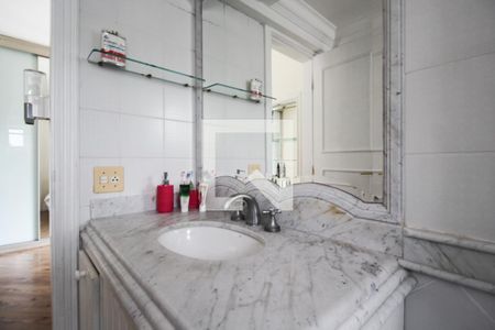 Apartamento à venda com 228m², 4 quartos e 4 vagas Apartamento à venda com 228m², 4 quartos e 4 vagasBanheiro 3