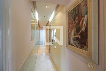 Apartamento à venda com 228m², 4 quartos e 4 vagas Apartamento à venda com 228m², 4 quartos e 4 vagasCorredor