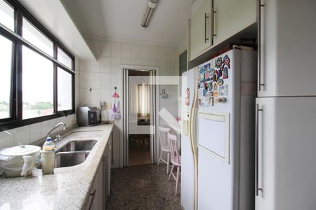 Apartamento à venda com 228m², 4 quartos e 4 vagas Apartamento à venda com 228m², 4 quartos e 4 vagasCozinha