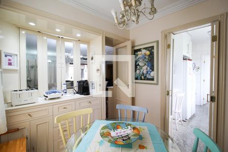 Apartamento à venda com 228m², 4 quartos e 4 vagas Apartamento à venda com 228m², 4 quartos e 4 vagasCopa