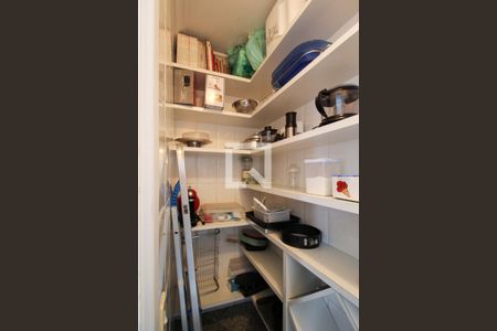 Apartamento à venda com 228m², 4 quartos e 4 vagas Apartamento à venda com 228m², 4 quartos e 4 vagasDespensa