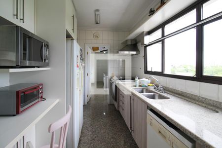 Apartamento à venda com 228m², 4 quartos e 4 vagas Apartamento à venda com 228m², 4 quartos e 4 vagasCozinha