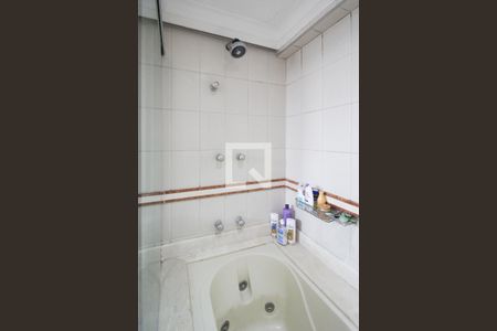 Apartamento à venda com 228m², 4 quartos e 4 vagas Apartamento à venda com 228m², 4 quartos e 4 vagasBanheiro