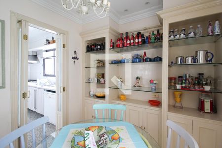 Apartamento à venda com 228m², 4 quartos e 4 vagas Apartamento à venda com 228m², 4 quartos e 4 vagasCopa