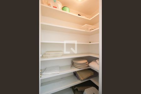 Apartamento à venda com 228m², 4 quartos e 4 vagas Apartamento à venda com 228m², 4 quartos e 4 vagasDespensa Área de Serviço