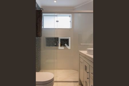 Casa de condomínio à venda com 480m², 5 quartos e 6 vagas Casa de condomínio à venda com 480m², 5 quartos e 6 vagasBanheiro da Suíte 3