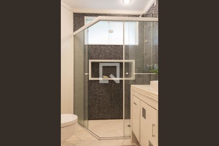 Casa de condomínio à venda com 480m², 5 quartos e 6 vagas Casa de condomínio à venda com 480m², 5 quartos e 6 vagasBanheiro da Suíte 2