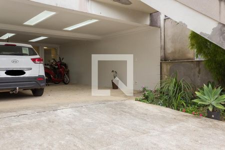 Casa de condomínio à venda com 480m², 5 quartos e 6 vagas Casa de condomínio à venda com 480m², 5 quartos e 6 vagasGaragem