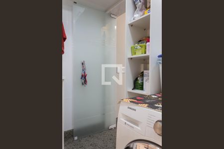 Casa de condomínio à venda com 480m², 5 quartos e 6 vagas Casa de condomínio à venda com 480m², 5 quartos e 6 vagasÁrea de Serviço