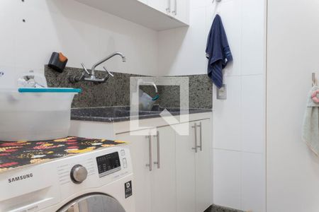 Casa de condomínio à venda com 480m², 5 quartos e 6 vagas Casa de condomínio à venda com 480m², 5 quartos e 6 vagasÁrea de Serviço
