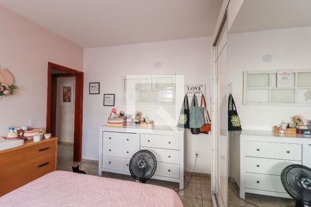 Casa à venda com 250m², 2 quartos e 2 vagasSuíte