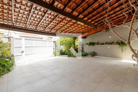 Casa à venda com 325m², 3 quartos e 4 vagasGaragem