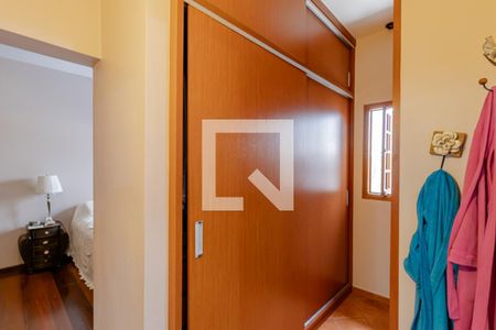 Casa à venda com 325m², 3 quartos e 4 vagasCloset Suíte 2