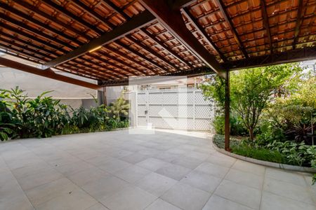 Casa à venda com 325m², 3 quartos e 4 vagasGaragem