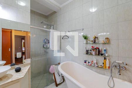 Casa à venda com 325m², 3 quartos e 4 vagasBanheiro da Suíte 2