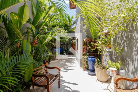 Casa à venda com 325m², 3 quartos e 4 vagasQuintal